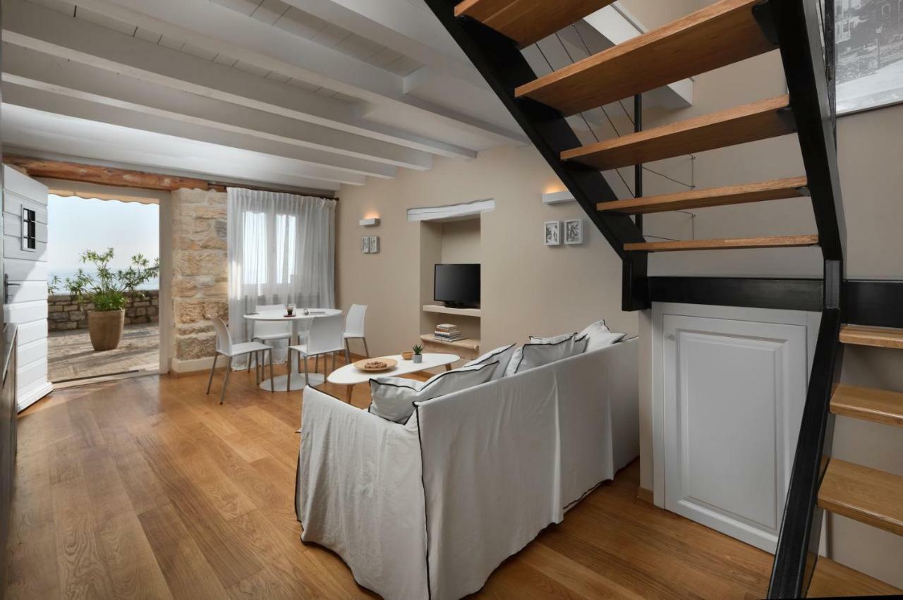 Angelo D'Oro Apartment Monte Ровин Екстериор снимка